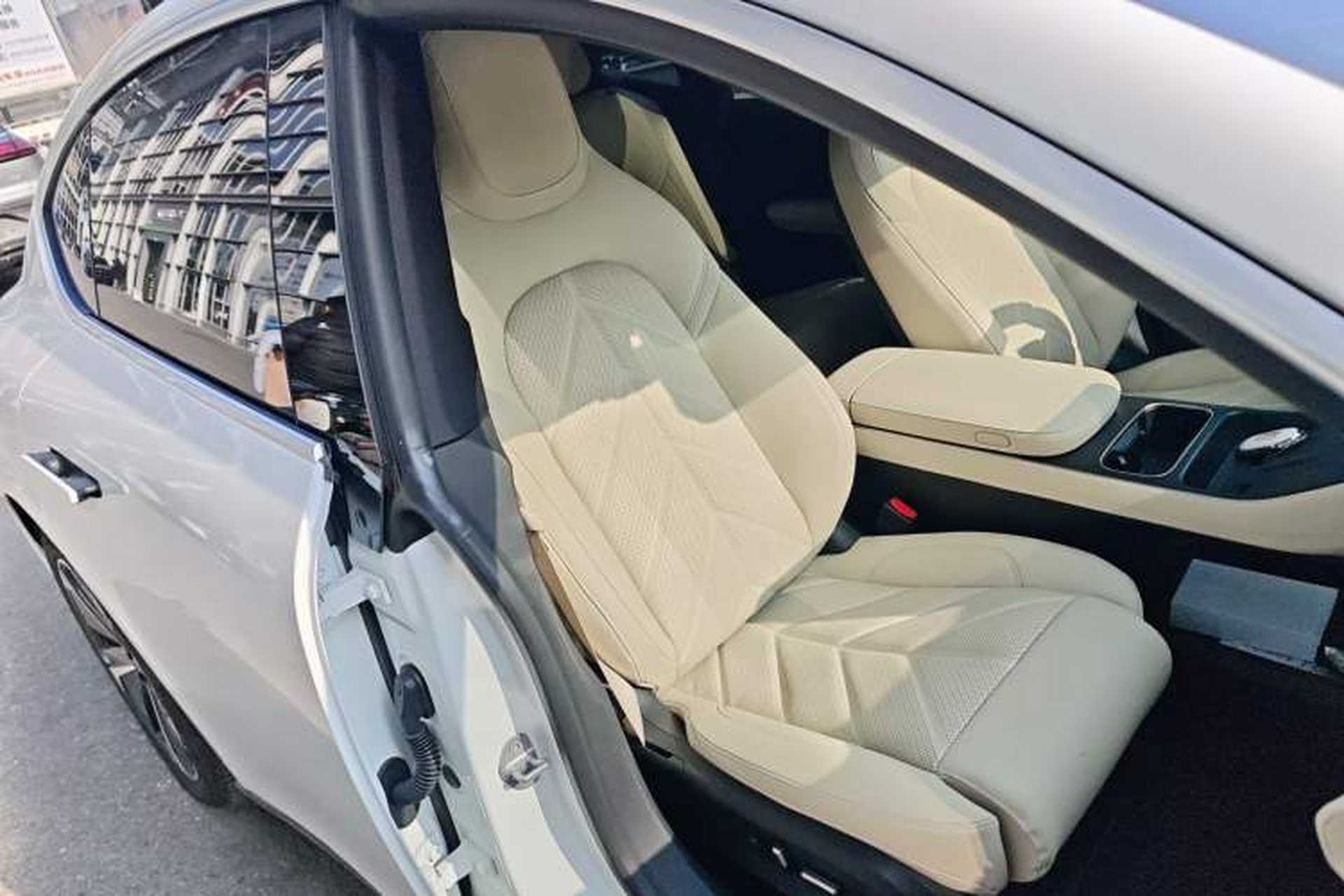 Used Nio ET5 2025 75 kWh Right Front Seat