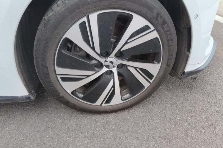 Used Nio ET5 2025 100 kWh Right Front Wheel Hub