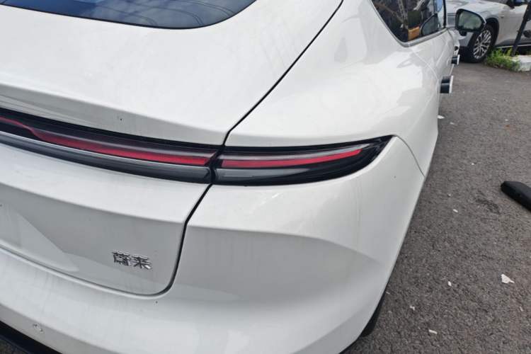 Used Nio ET5 2025 100 kWh Right Rear Taillight