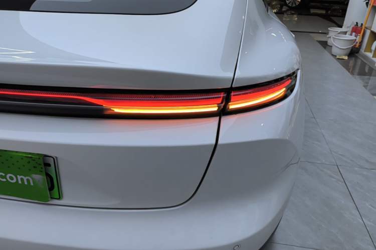 Used Nio ET5 2025 Model Champion Commemorative Edition, 75kWh Right Rear Taillight