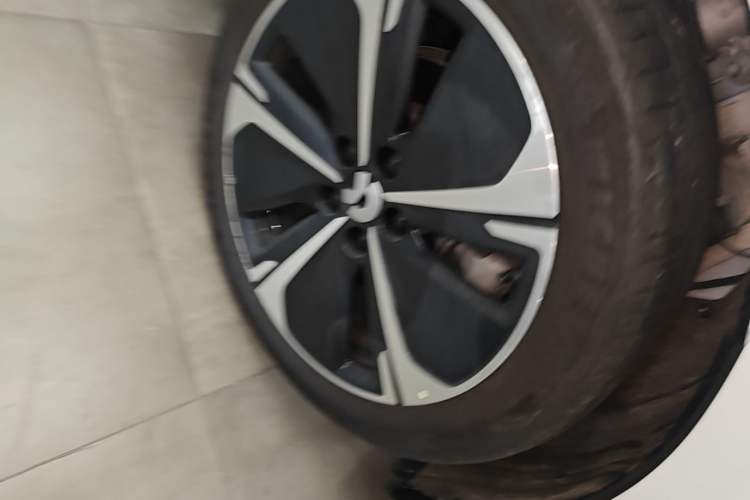 Used Nio ET5 2025 100 kWh Right Rear Wheel Hub