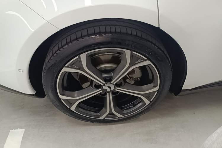 Used Nio ET5 2025 75 kWh Right Rear Wheel Hub
