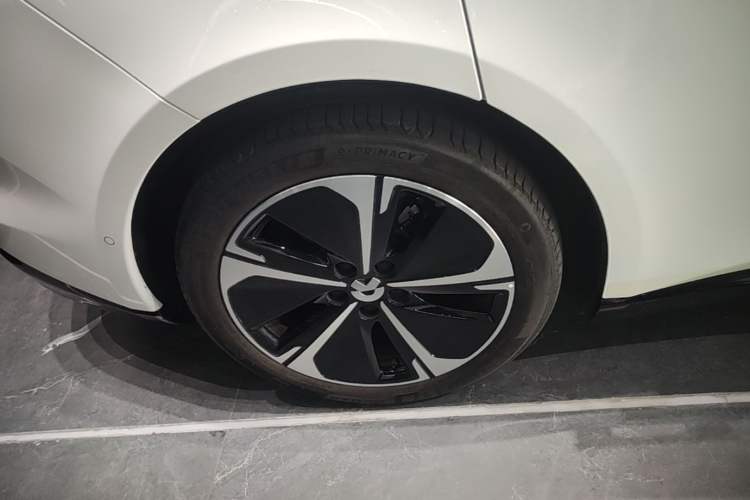 Used Nio ET5 2025 75 kWh Right Rear Wheel Hub