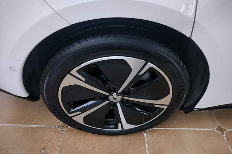 Used Nio ET5 2025 75 kWh Right Rear Wheel Hub