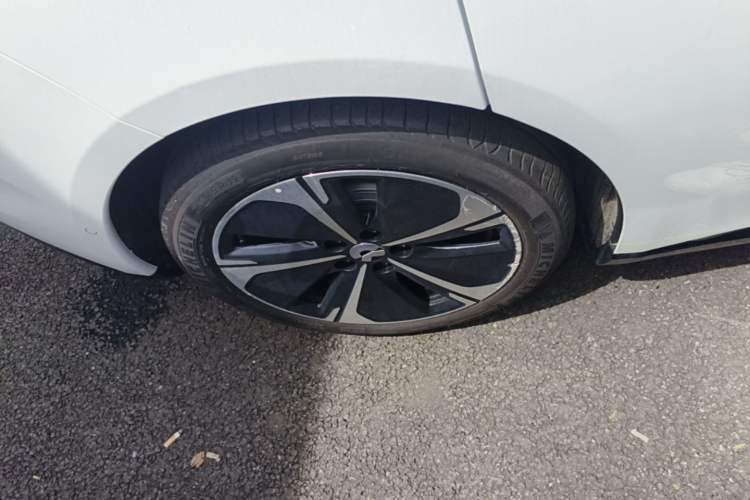 Used Nio ET5 2025 100 kWh Right Rear Wheel Hub