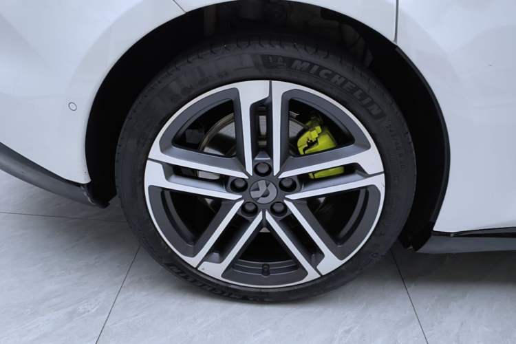 Used Nio ET5 2025 Model Champion Commemorative Edition, 75kWh Right Rear Wheel Hub