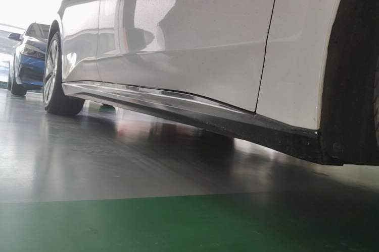 Used Nio ET5 2025 75 kWh Right Side Sill