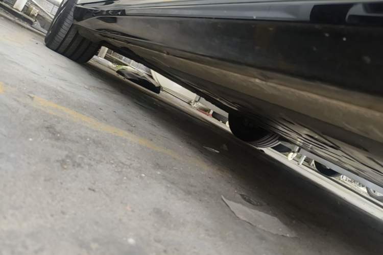 Used Nio ET5 2025 75 kWh Right Side Sill