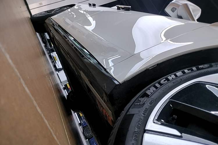 Used Nio ET5 2025 75 kWh Right Side Sill