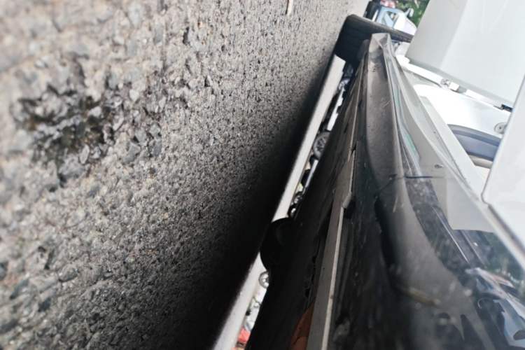 Used Nio ET5 2025 100 kWh Right Side Sill
