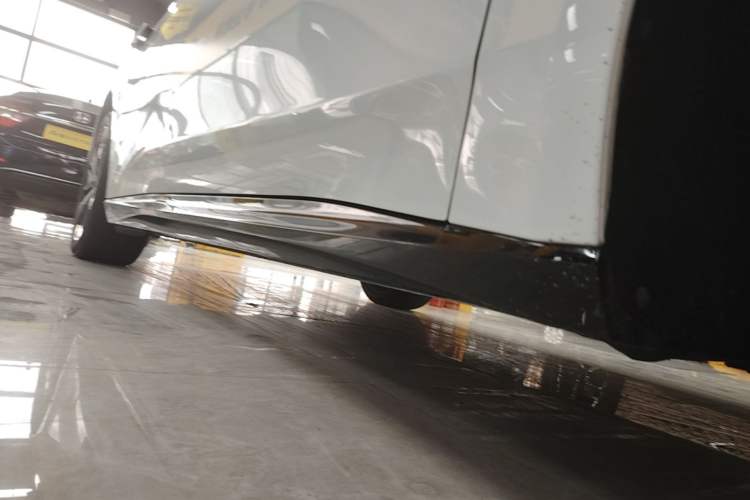 Used Nio ET5 2025 75 kWh Right Side Sill