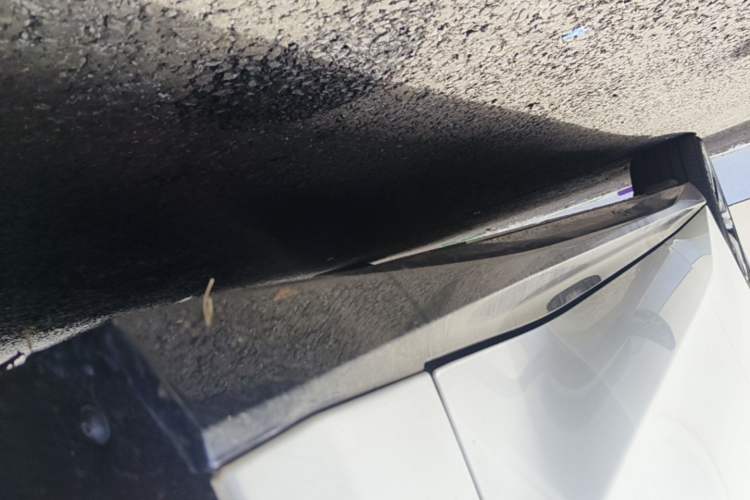 Used Nio ET5 2025 100 kWh Right Side Sill