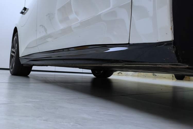 Used Nio ET5 2025 Model Champion Commemorative Edition, 75kWh Right Side Sill