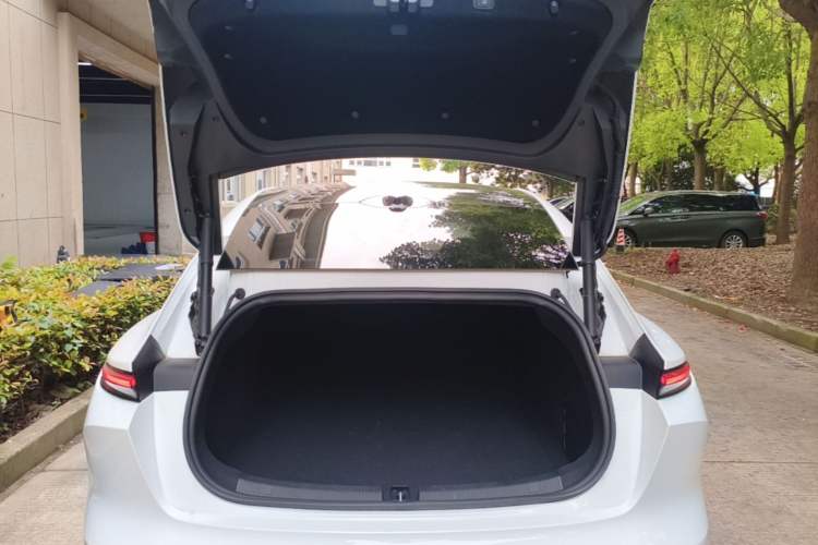 Used Nio ET5 2025 75 kWh Trunk