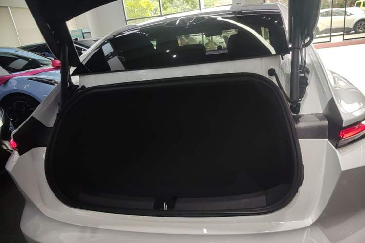 Used Nio ET5 2025 75 kWh Trunk