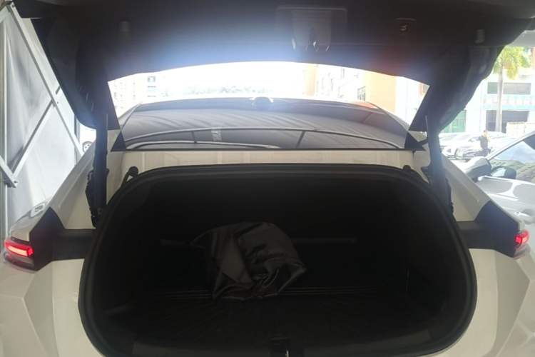 Used Nio ET5 2025 75 kWh Trunk