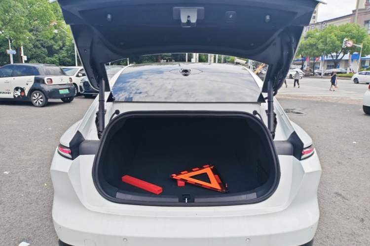 Used Nio ET5 2025 100 kWh Trunk