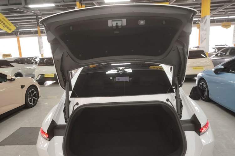Used Nio ET5 2025 75 kWh Trunk