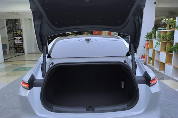 Used Nio ET5 2025 Model Champion Commemorative Edition, 75kWh Trunk