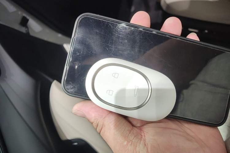 Used Nio ET5 2025 75 kWh Vehicle Key