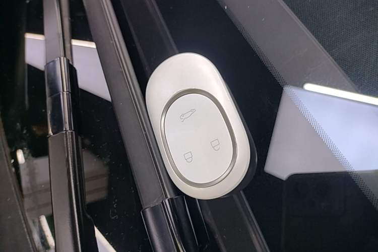 Used Nio ET5 2025 75 kWh Vehicle Key