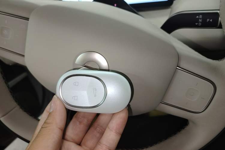 Used Nio ET5 2025 75 kWh Vehicle Key