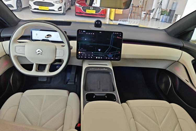 Used Nio ET5 2025 75 kWh Center Console