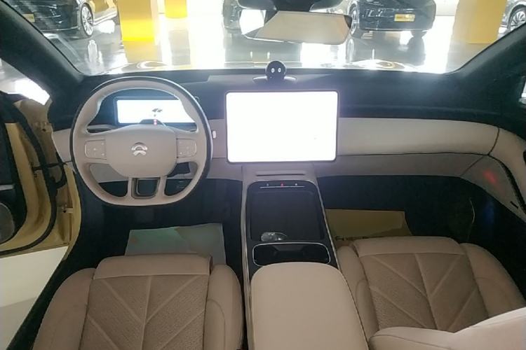 Used Nio ET5 2025 75 kWh Center Console
