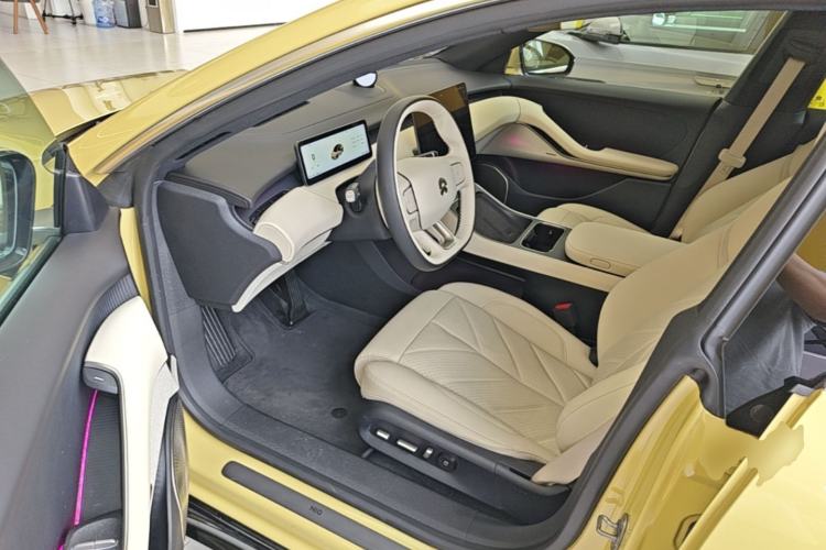 Used Nio ET5 2025 75 kWh Driver Seat