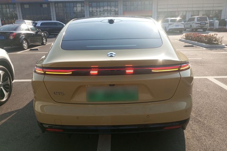 Used Nio ET5 2025 75 kWh Exterior 4