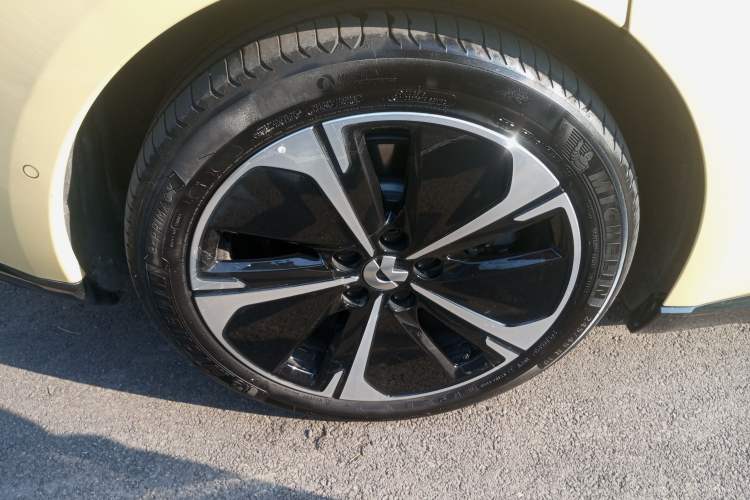 Used Nio ET5 2025 75 kWh Exterior 8