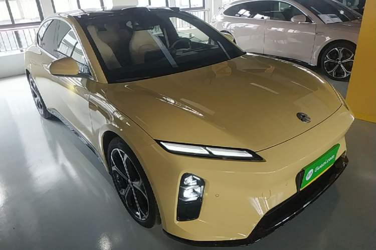 Used Nio ET5 2025 75 kWh Front Right 45 Deg