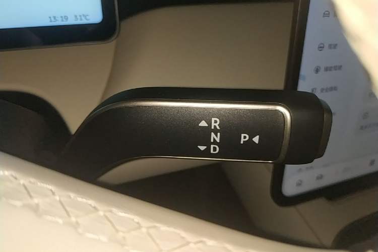 Used Nio ET5 2025 75 kWh Gear Lever