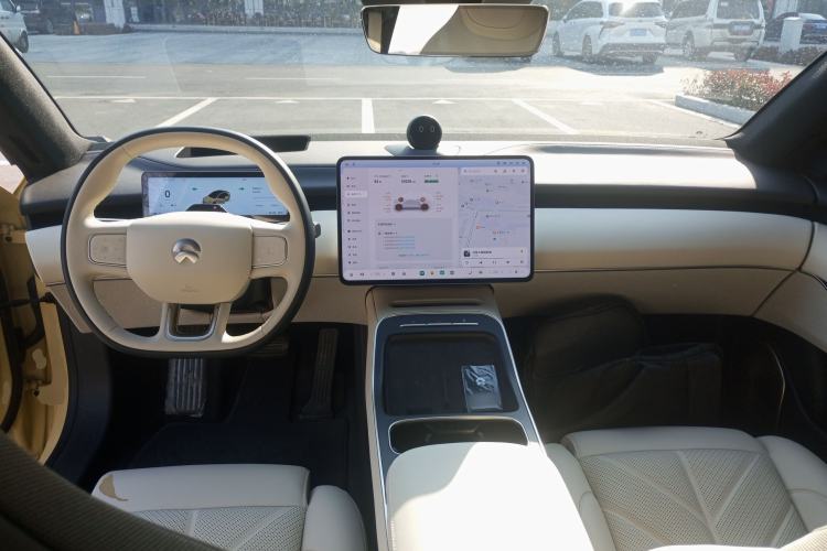 Used Nio ET5 2025 75 kWh Interior 2