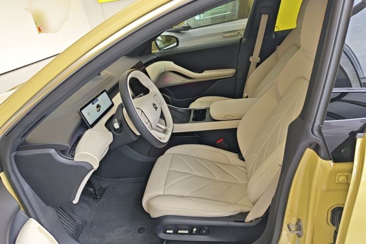 Used Nio ET5 2025 75 kWh Left Front Seat