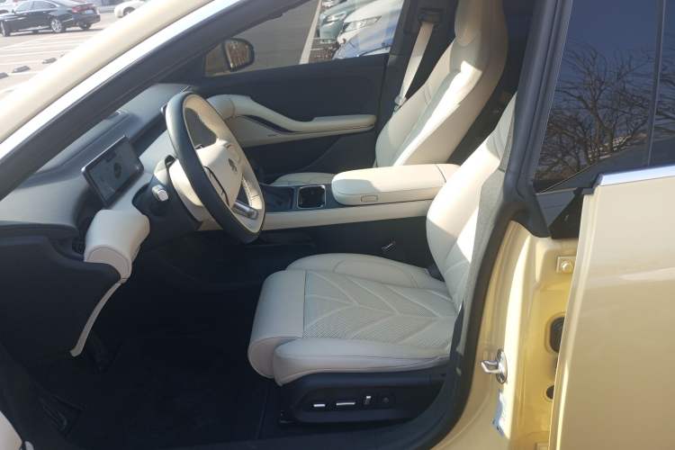 Used Nio ET5 2025 75 kWh Left Front Seat