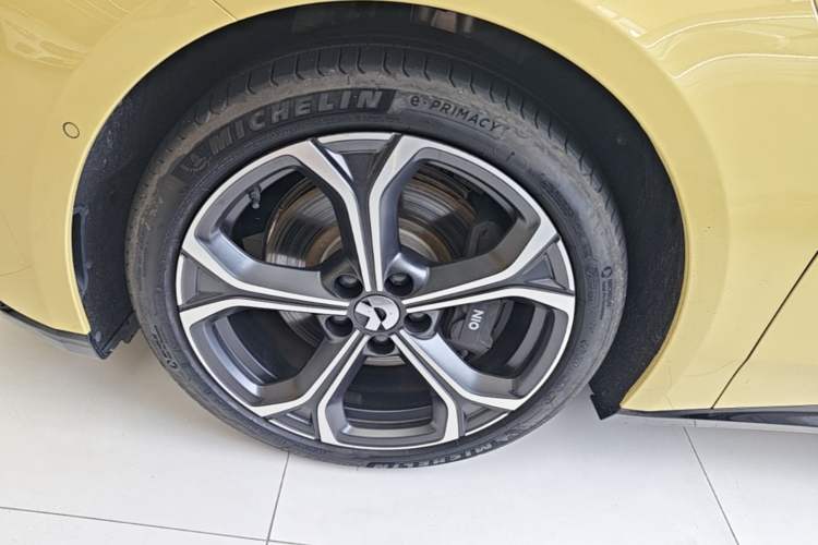 Used Nio ET5 2025 75 kWh Left Front Wheel Hub