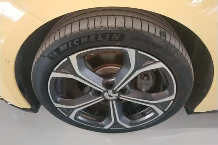 Used Nio ET5 2025 75 kWh Left Front Wheel Hub