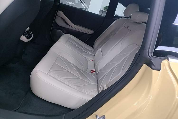 Used Nio ET5 2025 75 kWh Left Rear Seat