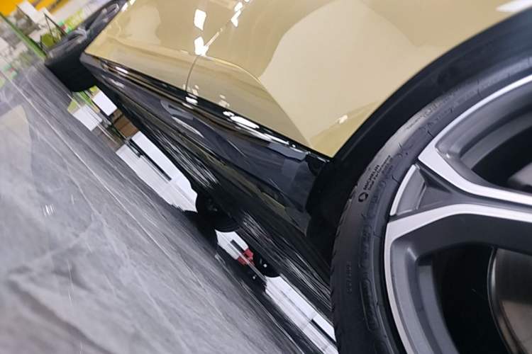 Used Nio ET5 2025 75 kWh Left Side Sill