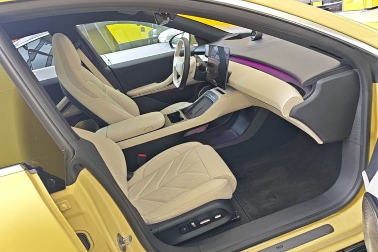 Used Nio ET5 2025 75 kWh Right Front Seat