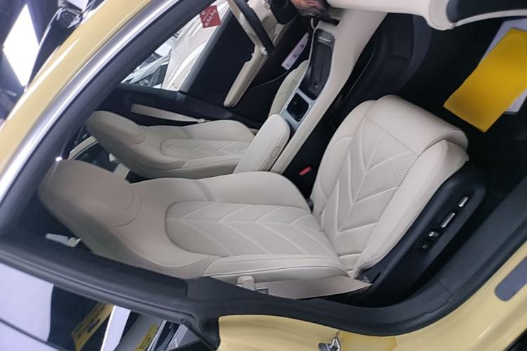 Used Nio ET5 2025 75 kWh Right Front Seat