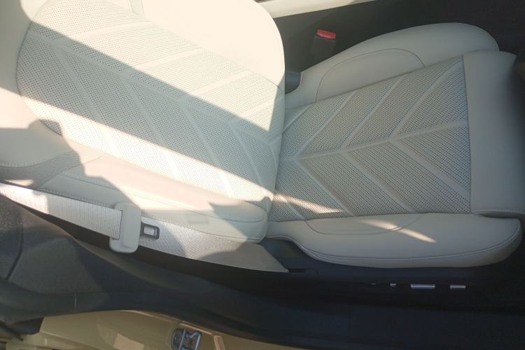 Used Nio ET5 2025 75 kWh Right Front Seat