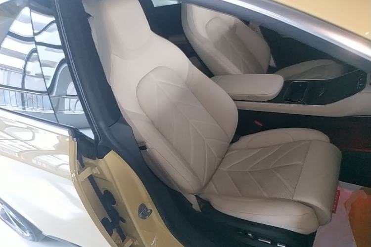 Used Nio ET5 2025 75 kWh Right Front Seat
