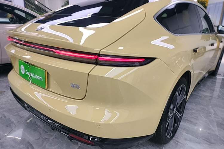 Used Nio ET5 2025 75 kWh Right Rear Taillight