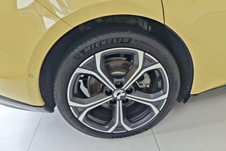 Used Nio ET5 2025 75 kWh Right Rear Wheel Hub