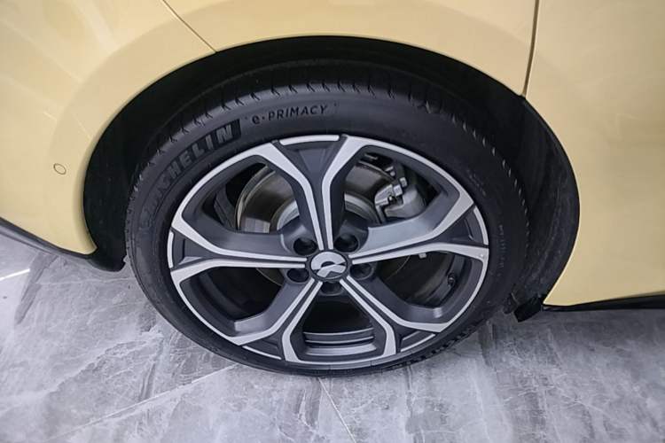 Used Nio ET5 2025 75 kWh Right Rear Wheel Hub
