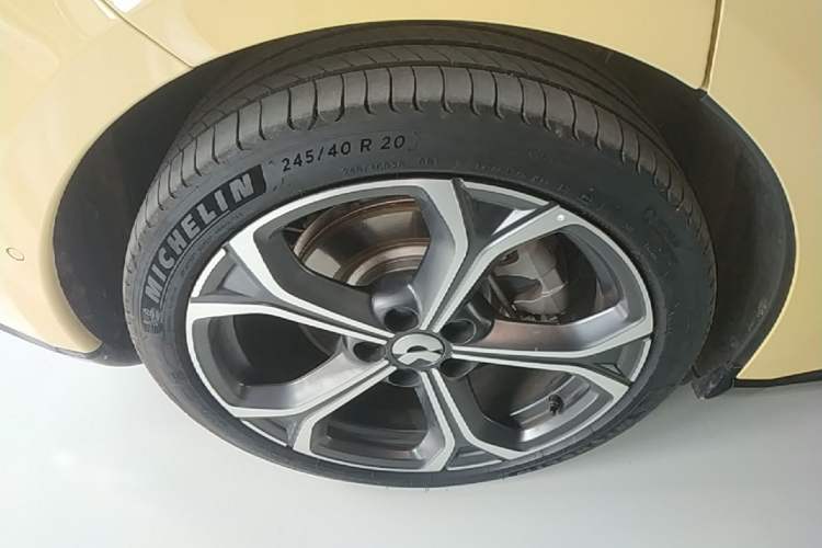 Used Nio ET5 2025 75 kWh Right Rear Wheel Hub