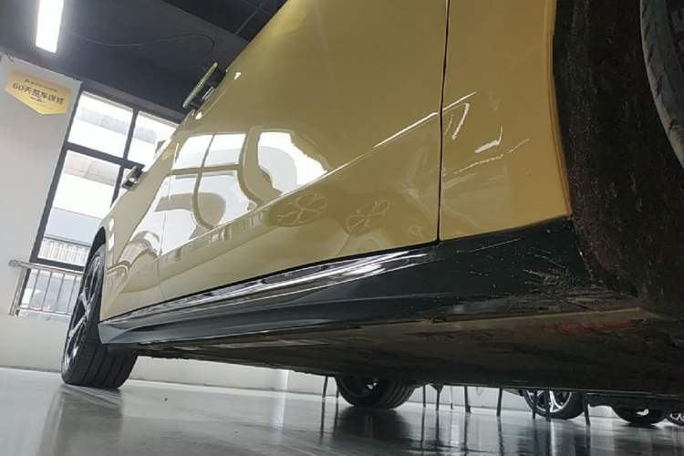 Used Nio ET5 2025 75 kWh Right Side Sill