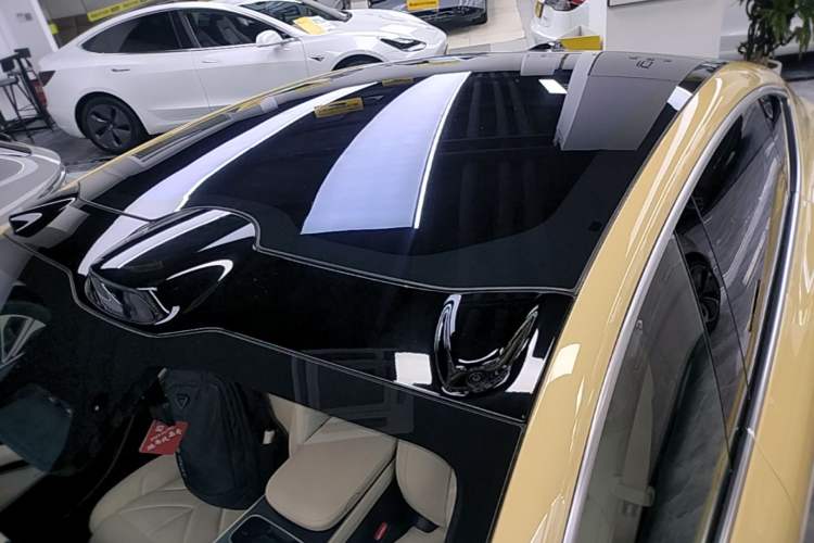 Used Nio ET5 2025 75 kWh Roof